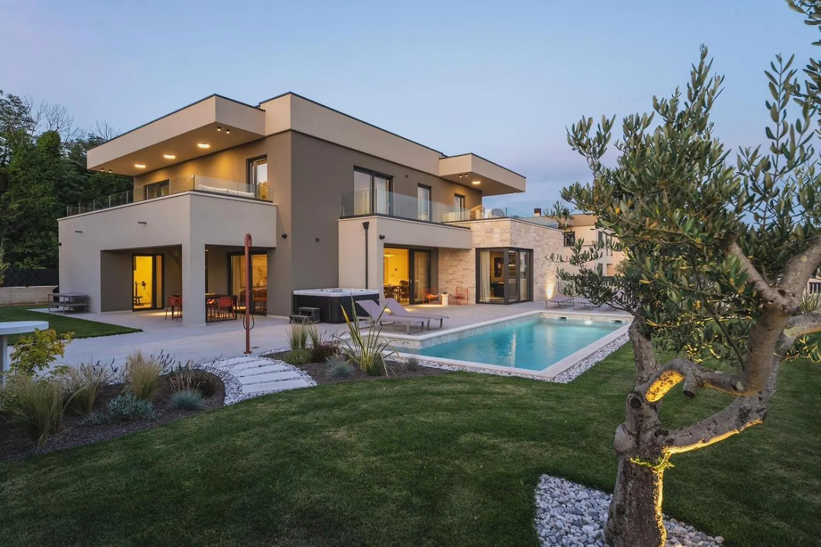 Luxury Villa Limes location